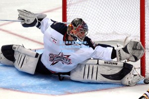 彩经网彩票走势图大全-皇马更衣室氛围转暖，维尼修斯与阿隆索训练场拥抱破冰